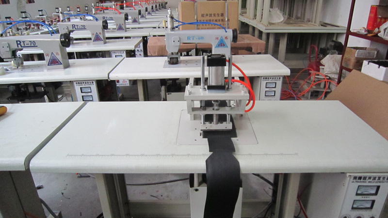 Ultrasonic Velcro Cutting Machine